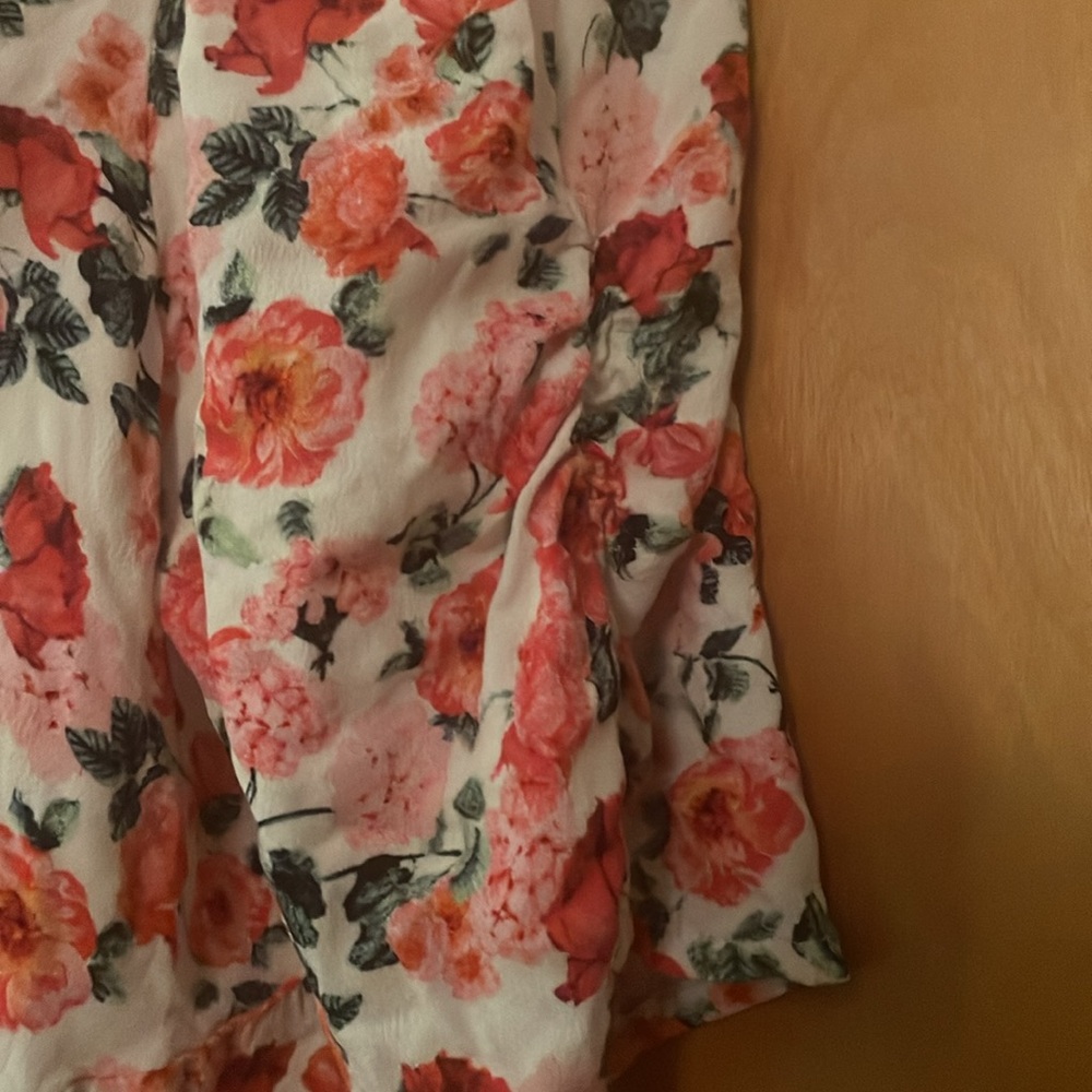 Old Navy floral neck top with middle front seam for slight ruching. - Picture 4 of 6